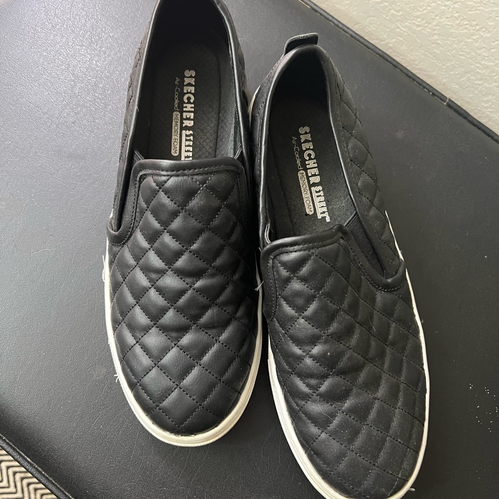 Sketchers quilted slip on sneaker